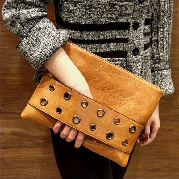 ✨50% OFF✨ MADELINE Clutch, CARAMEL - Picture 3 of 4
